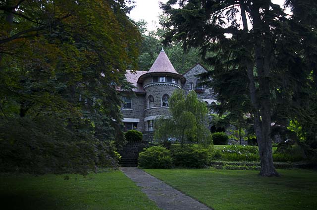 Greystone House, 820 Vallamont Drive.   2009.  (c) Richard Karp