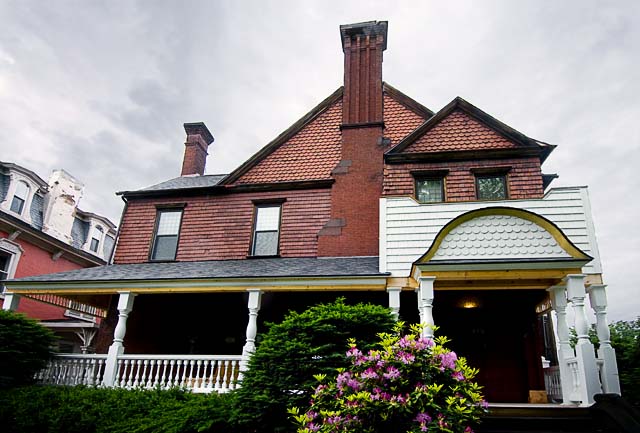 Metzger House.  870 West Fourth Street.   2009   (c) Richard Karp