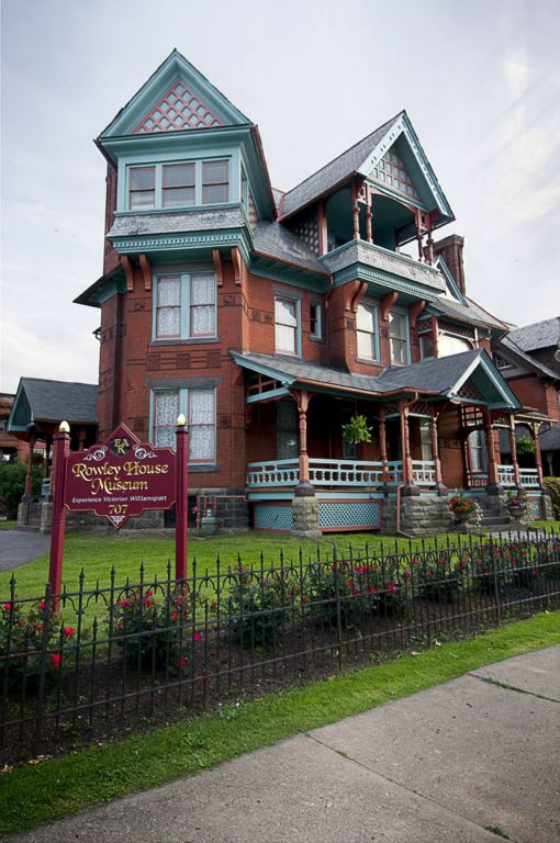 Rowley House Museum, 707 West Fourth Street.     (c) Richard Karp