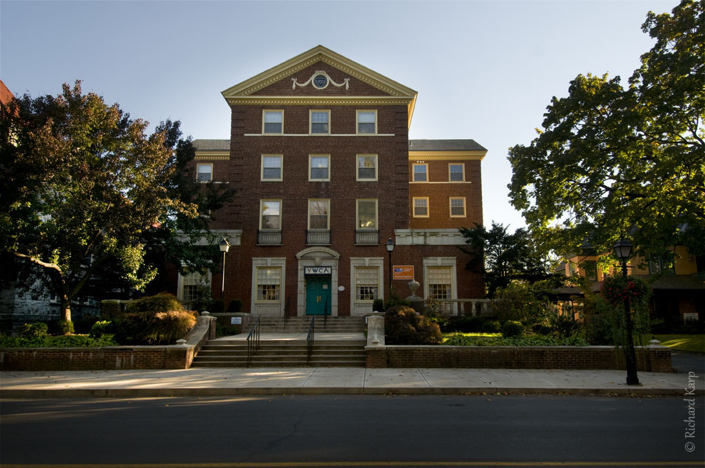 YWCA, 815 West Fourth Street.    (c) Richard Karp