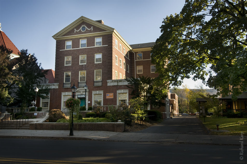 YWCA, 815 West Fourth Street.    (c) Richard Karp