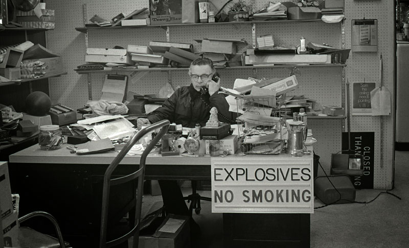 Explosives, no smoking.