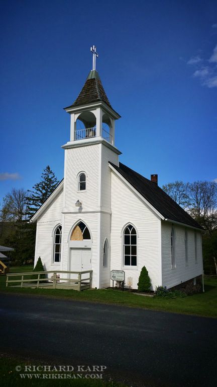 Mapleton Community Church, near Crystal Lake PA.  © 2016 Richard Karp