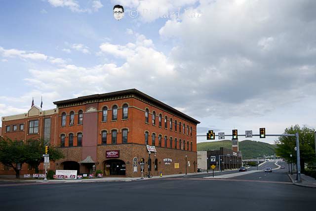 Market Square, Ulman Opera House 2009    © Richard Karp