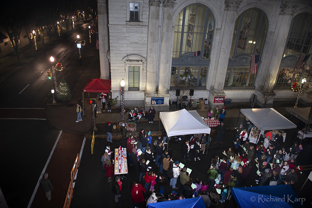 Catch the Spirit 2018 - Carolers - Fourth & Pine, Williamsport PA.  © Richard Karp