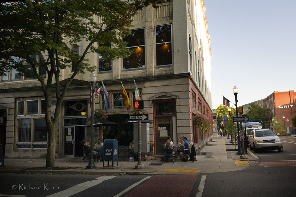 Moon & Raven Public House - Fourth & William, Williamsport PA.  © 2019 Richard Karp