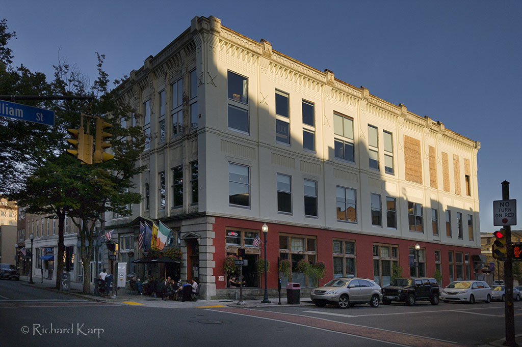 Moon & Raven Public House - Fourth & William, Williamsport PA.  © 2019 Richard Karp