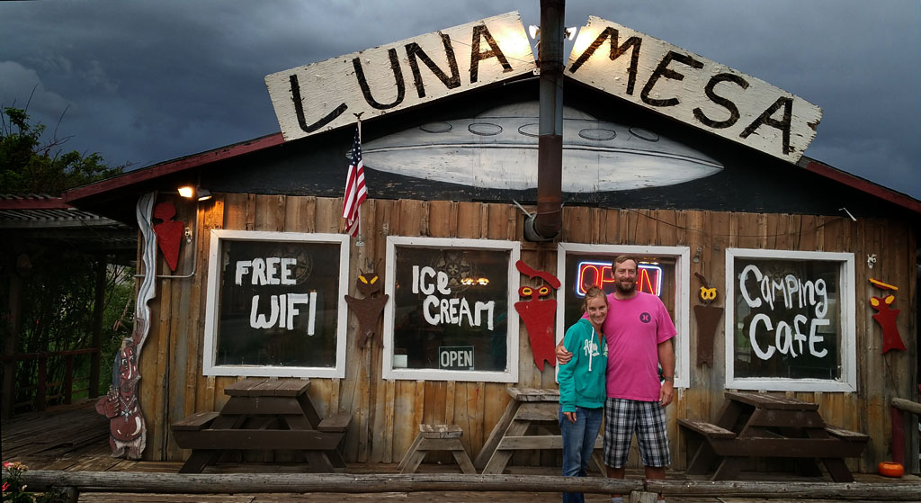 Dan & Cheralyn,Luna Mesa Cafe, Torrey UT.    (c) Richard Karp