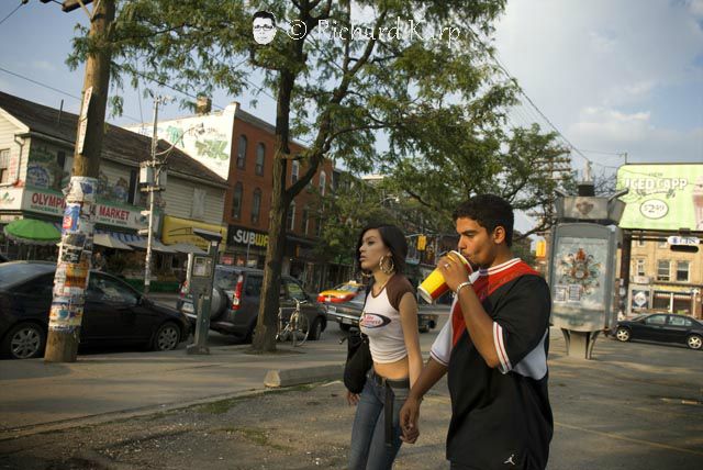 Couple walking, Tronno