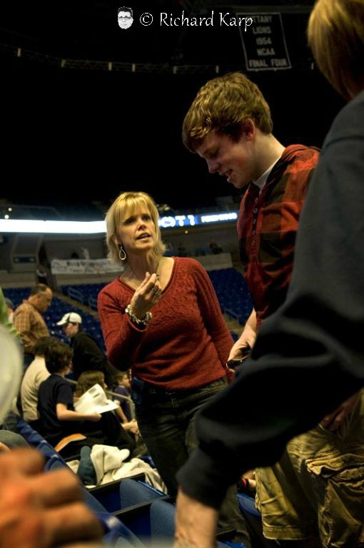 basketball fan family