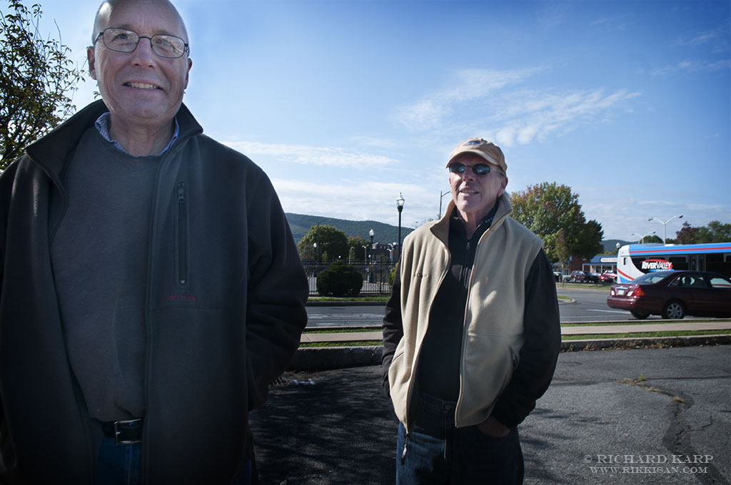 Rick & Dave Walker at Williamsport Growers Market 10/04/2008  © Richard Karp